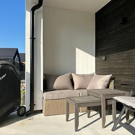 Apartment Sorlandsidyll Med Svommebasseng! *