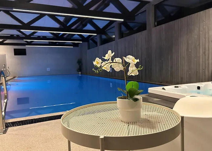 Sorlandsidyll Med Svommebasseng!