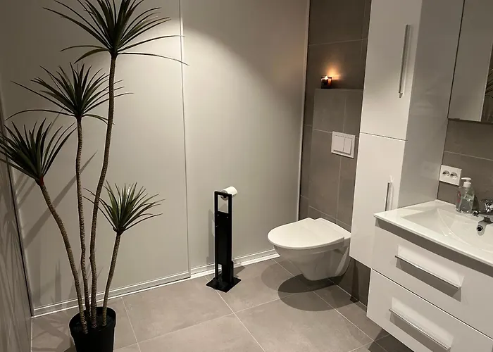 Sorlandsidyll Med Svommebasseng! *